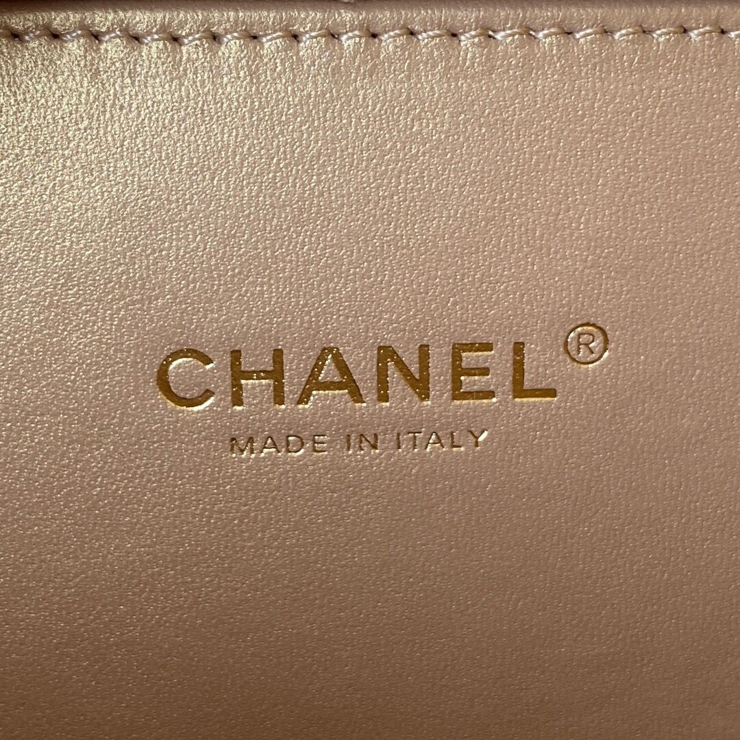 Ch**el Vanity bag 18cm