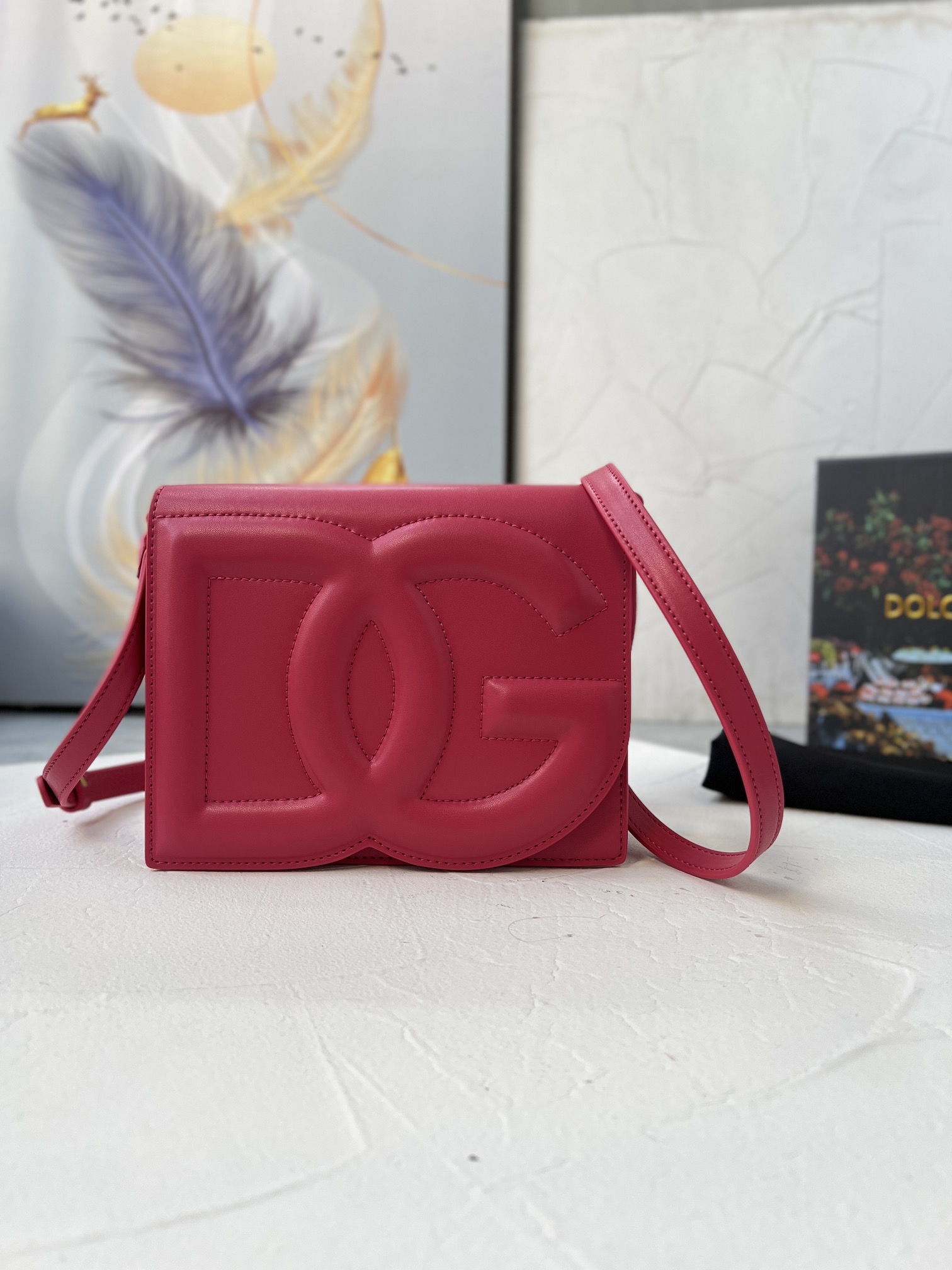 Bagsaaa Dolce & Gabbana Calfskin DG Logo Bag crossbody bag pink - 20cm