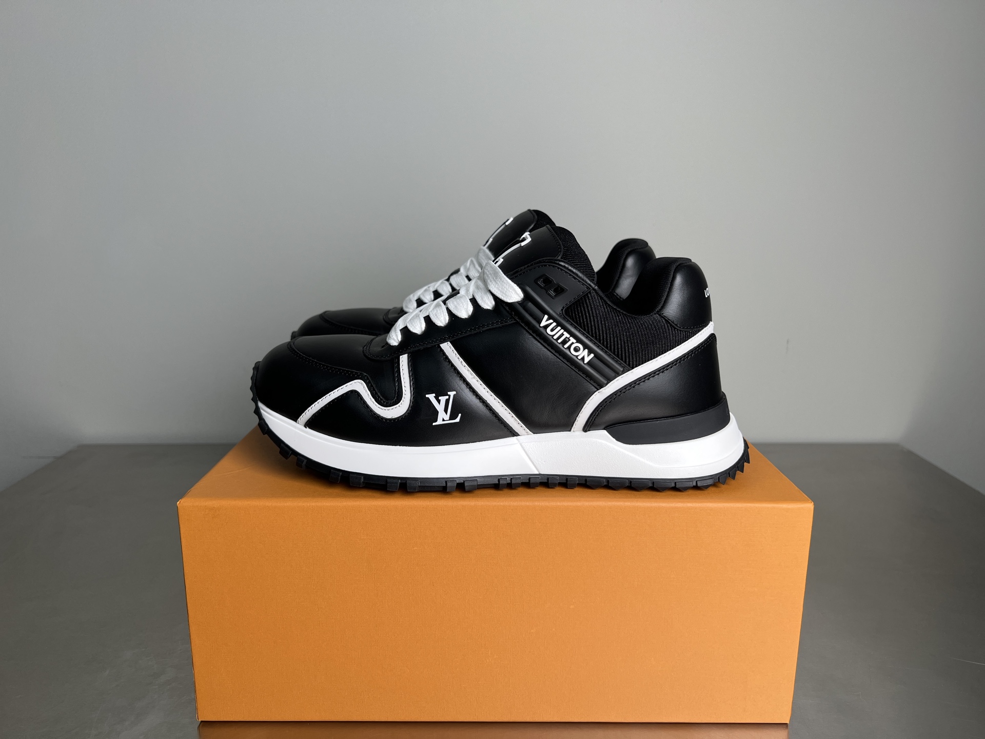 Bagsaaa LV Run Away Maxi Sneaker Black
