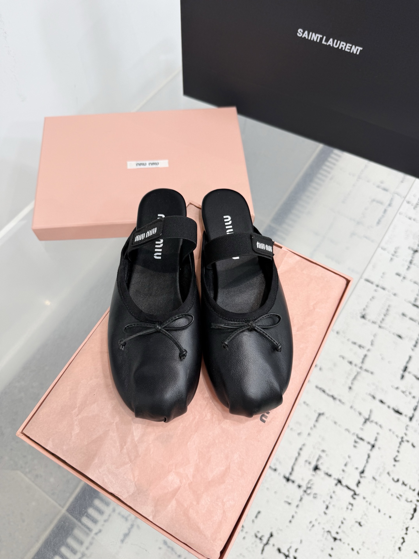 Bagsaaa Miu Miu Leather ballerina mules black