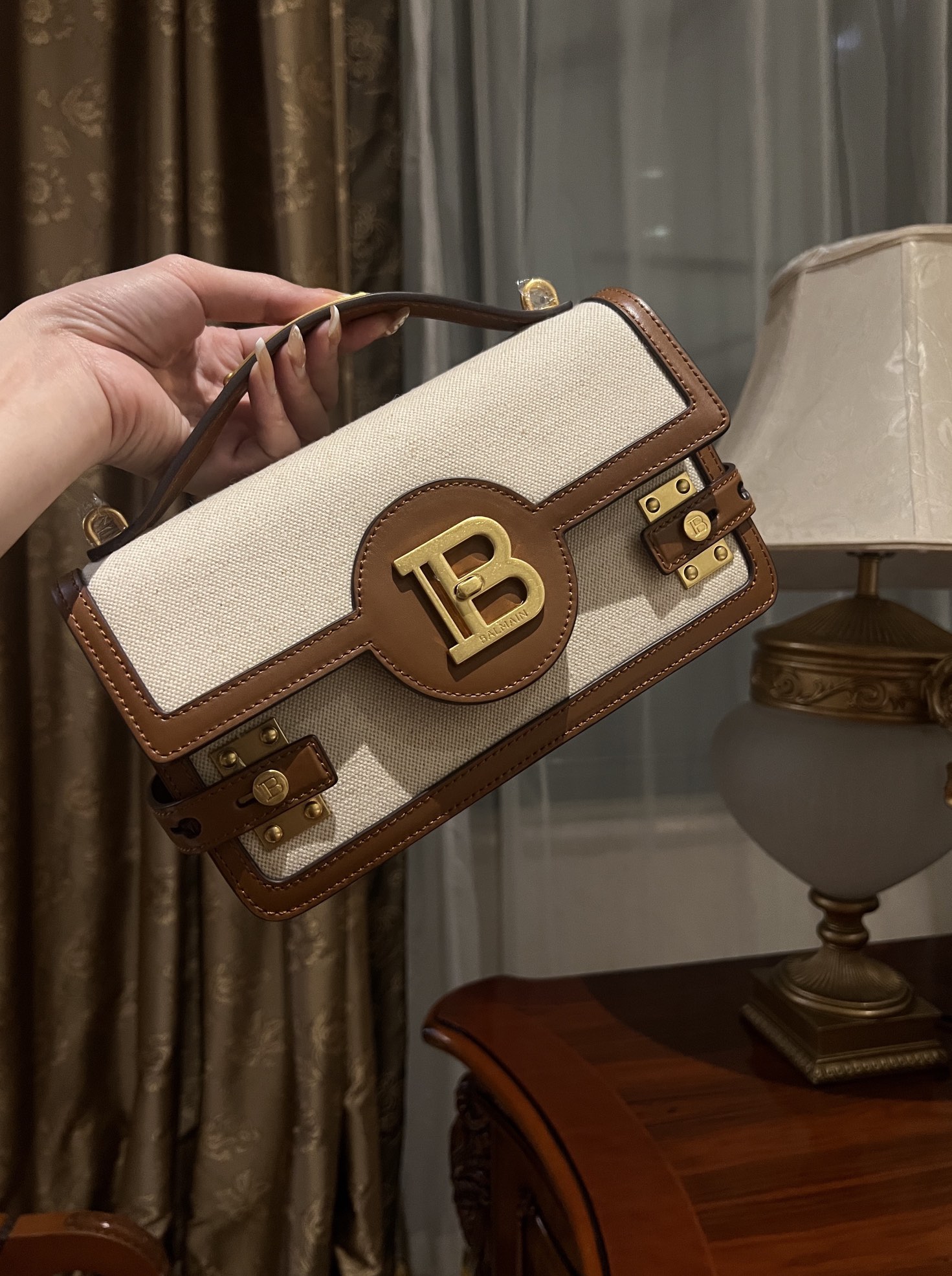 Bagsaaa Balmain Balmain cream Shoulder bag with logo - 24cm