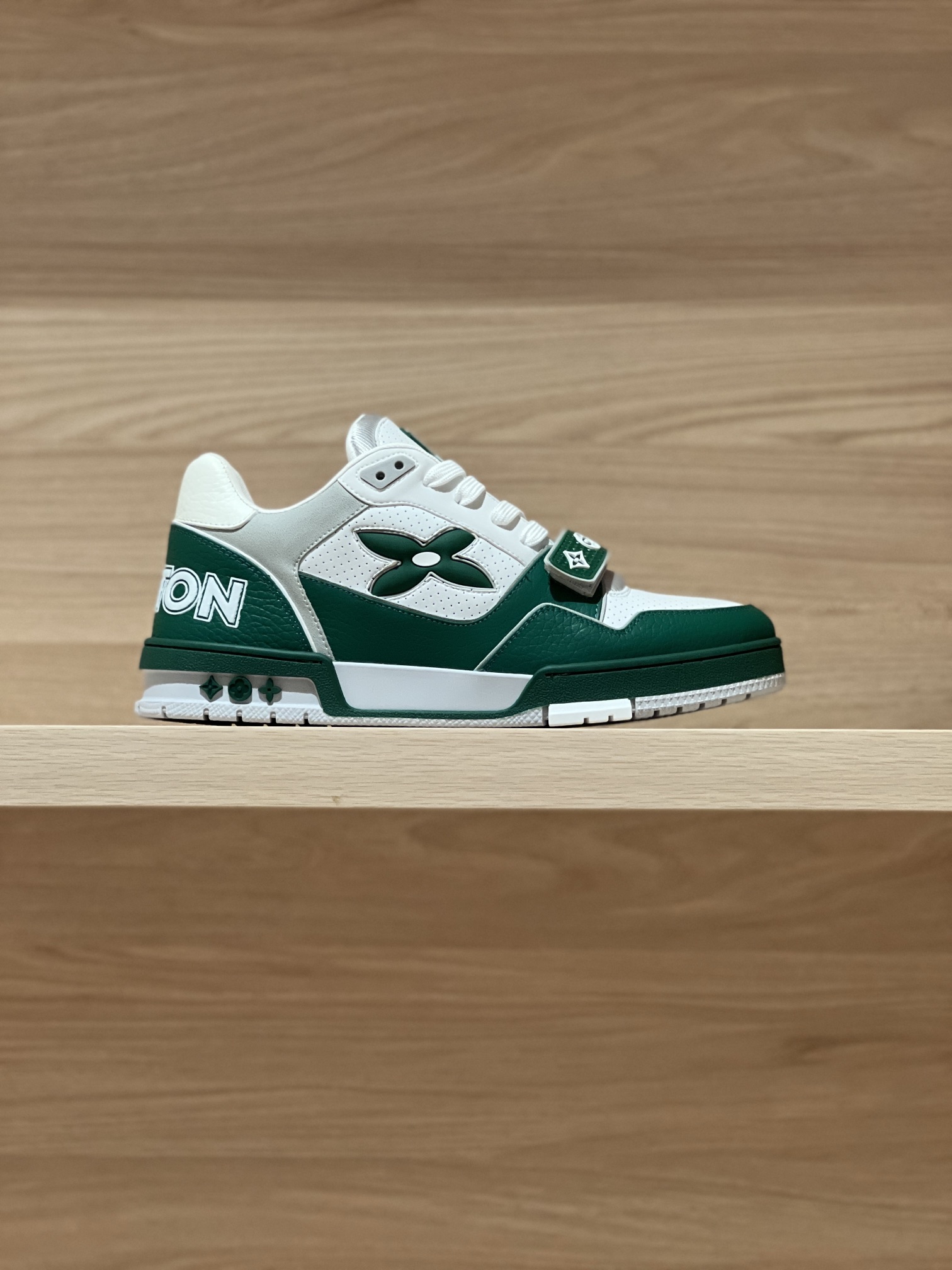 Bagsaaa LV Trainer Sneaker Green & White