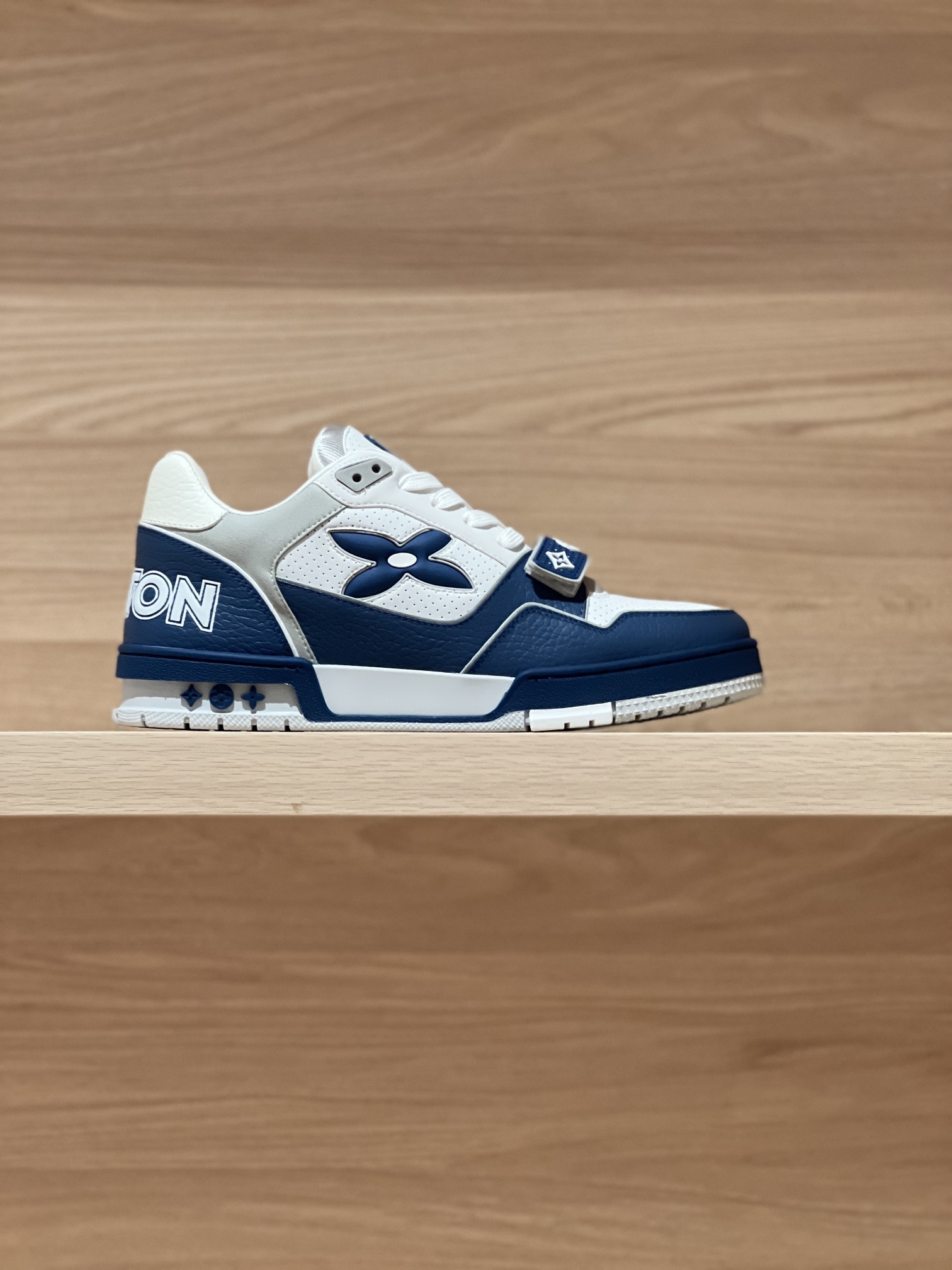 Bagsaaa LV Trainer Sneaker Blue & White