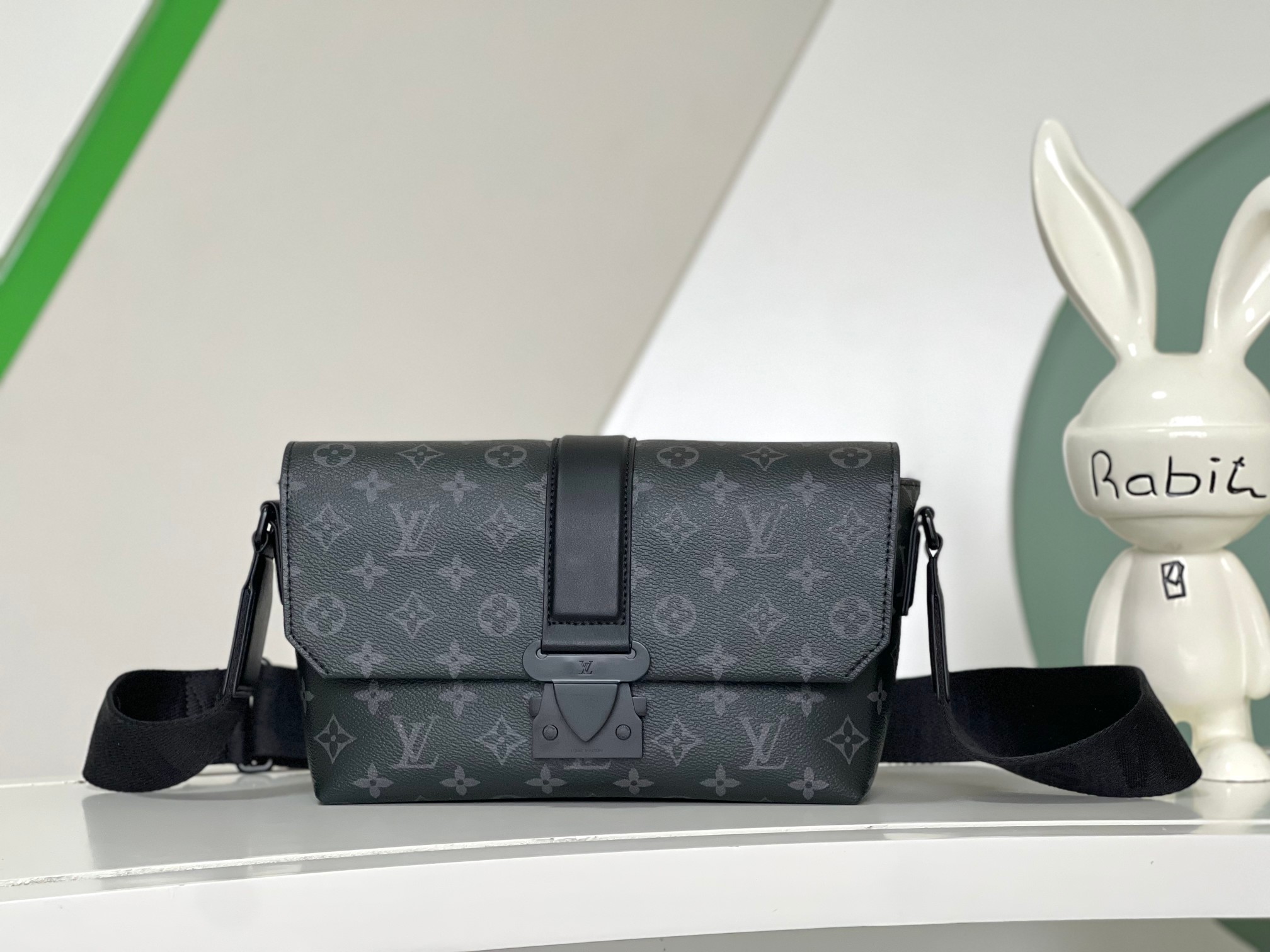 Bagsaaa LV M46794 S-Cape Messenger Monogram Eclipse - 28cm