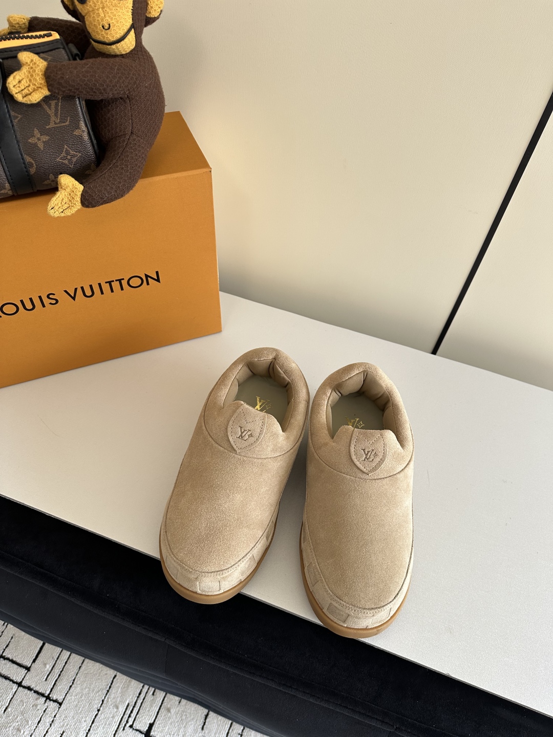 Bagsaaa LV Yeti Slip On Beige Suede