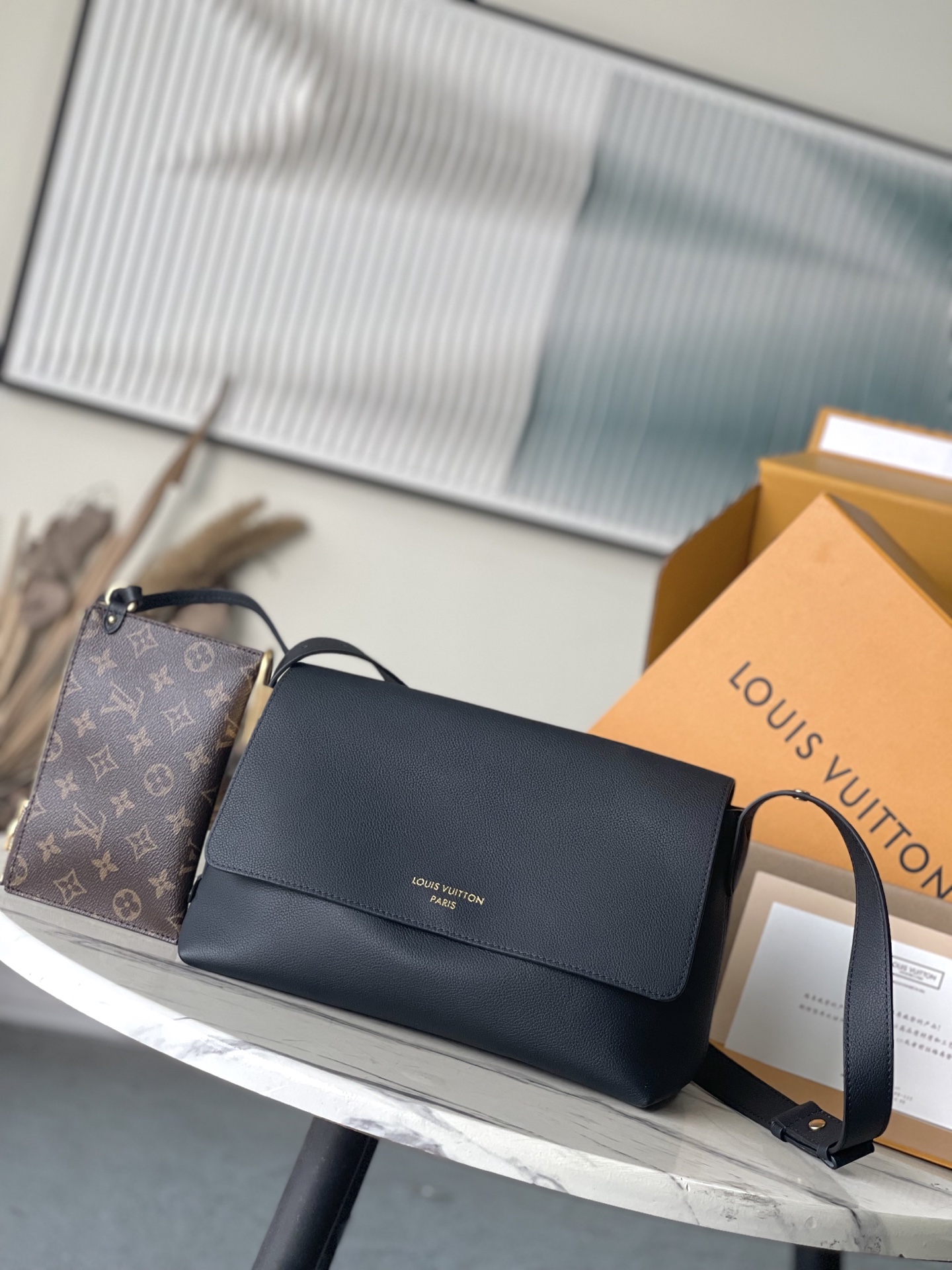 Bagsaaa LV M13148 Low Key Messenger Bag Black - 30 x 18 x 12 cm