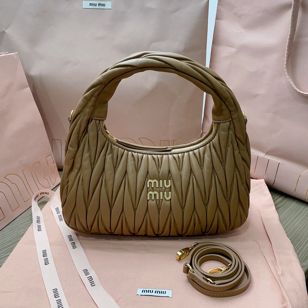 Bagsaaa Miu Miu Wander matelassé nappa leather hobo bag 5BC153 caramel - 25cm