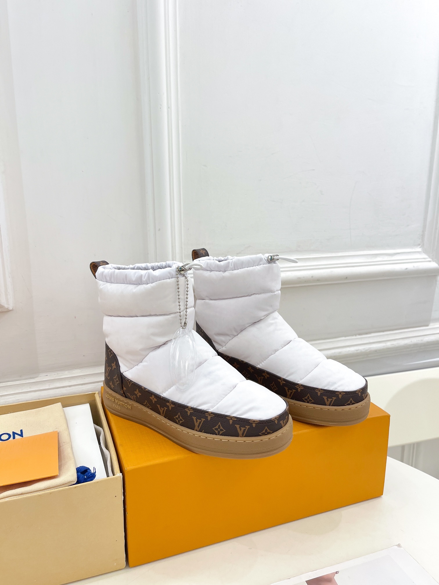 Bagsaaa LV Cloud Ankle Boot white