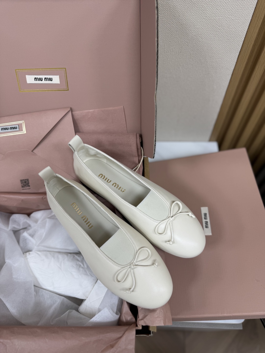 Bagsaaa Miu Miu leather ballerina shoes white