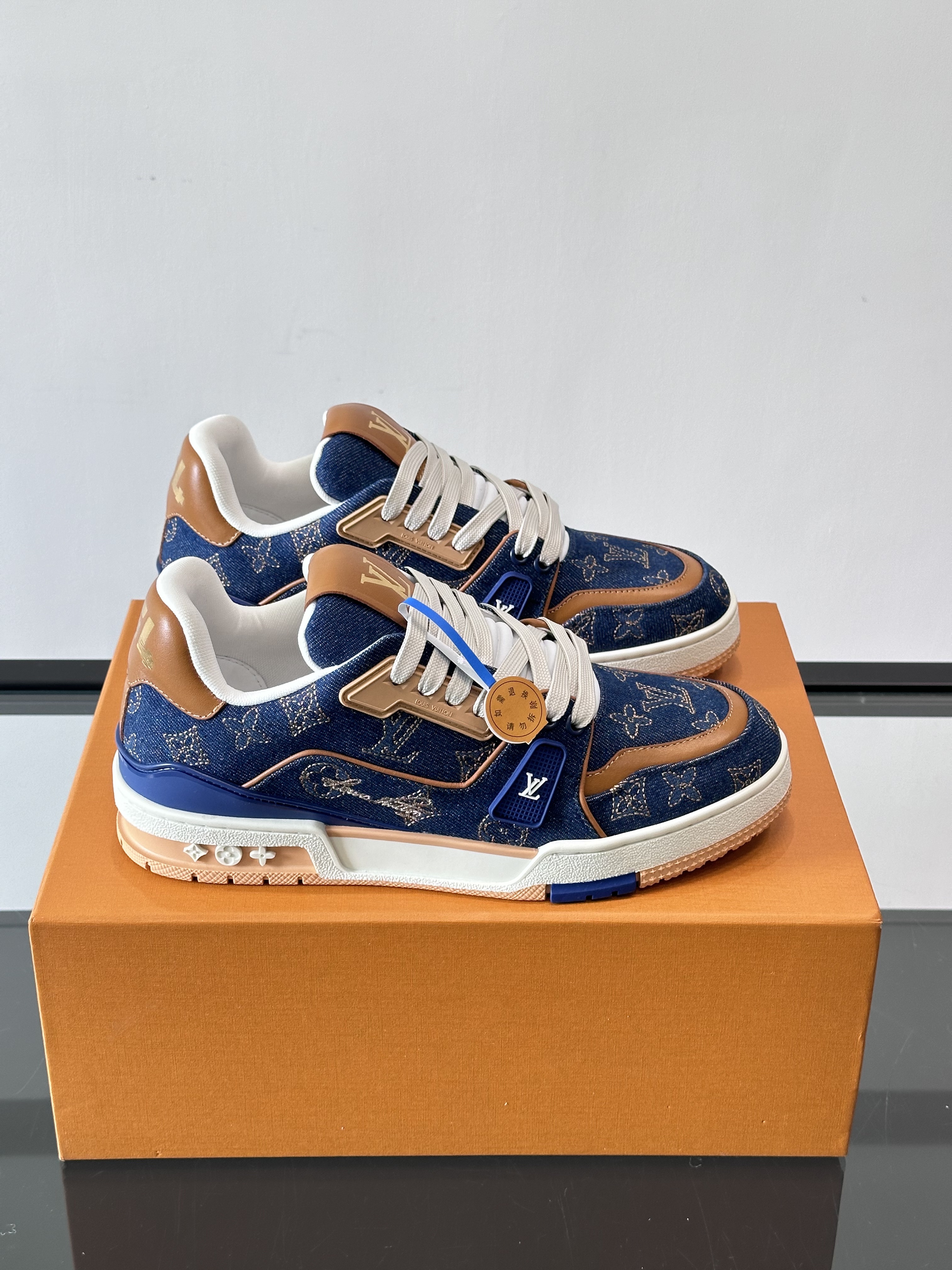 Bagsaaa LV Trainer Sneaker Blue