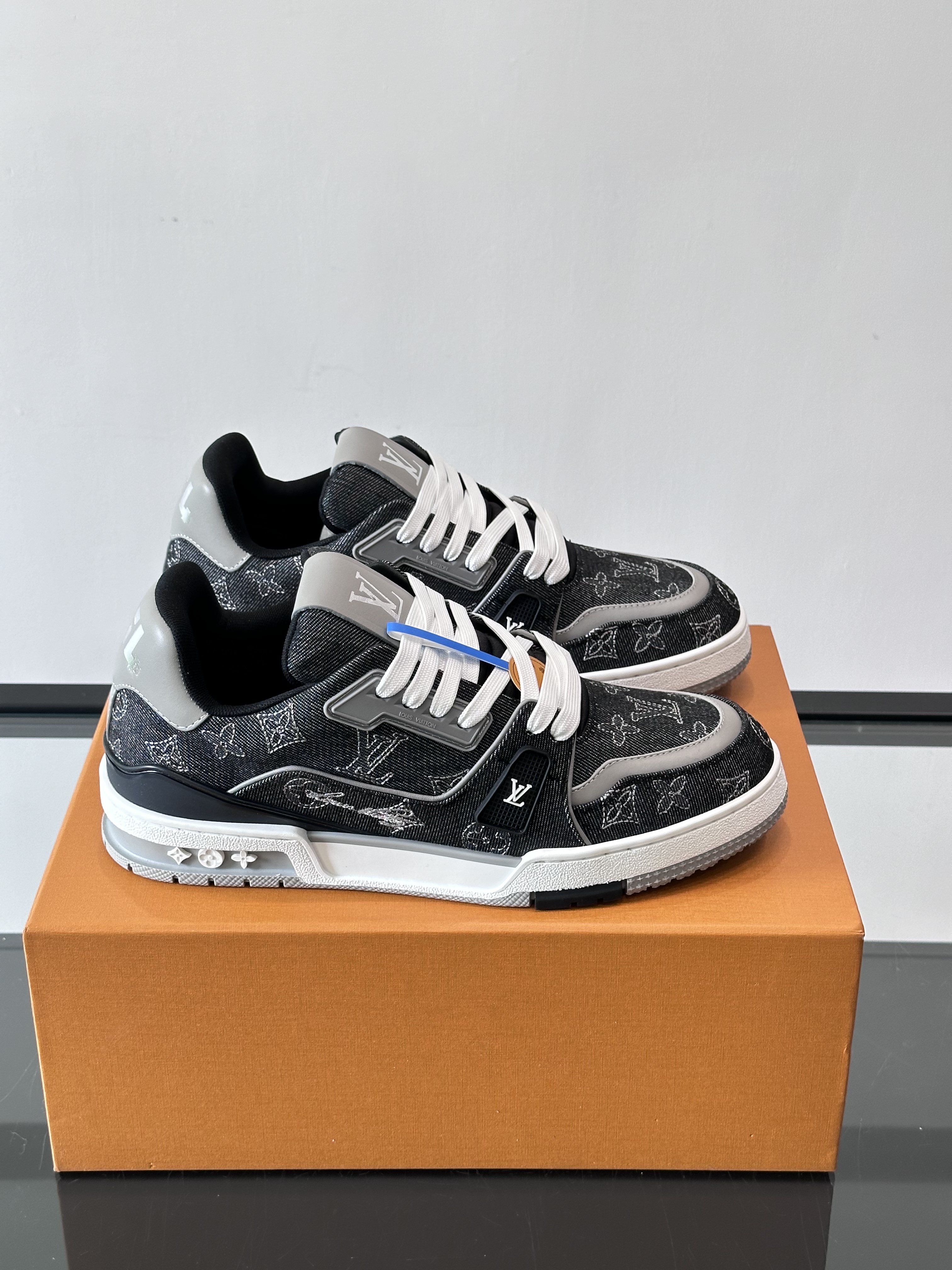 Bagsaaa LV Trainer Sneaker Black Denim